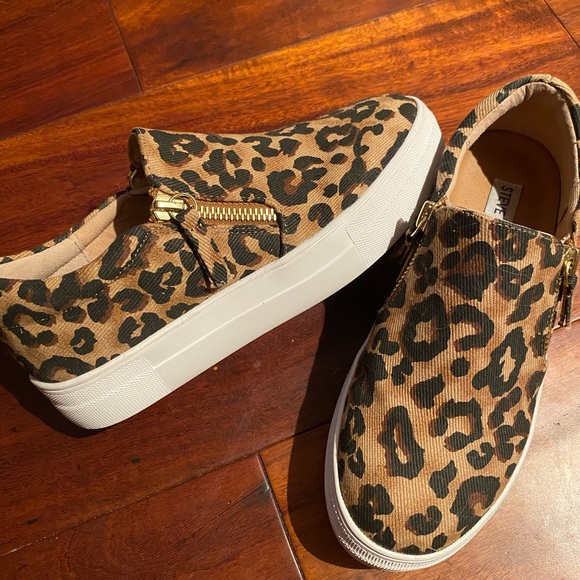 steve madden glaammar zip sneaker leopard